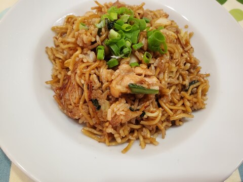 かつおぶしがアクセント!簡単そばめし